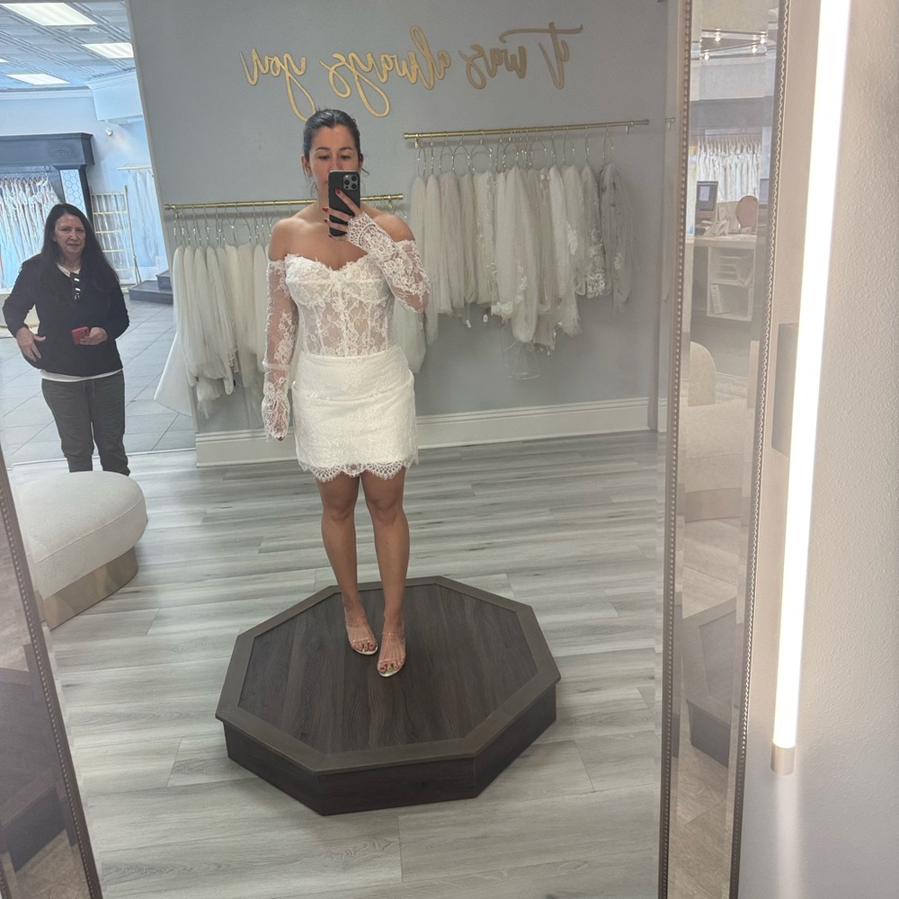 UNTAMED PETALS BY AMANDA JUDGE White Off-Shoulder Sleeveless Bodycon Dress - Picture 4 of 8